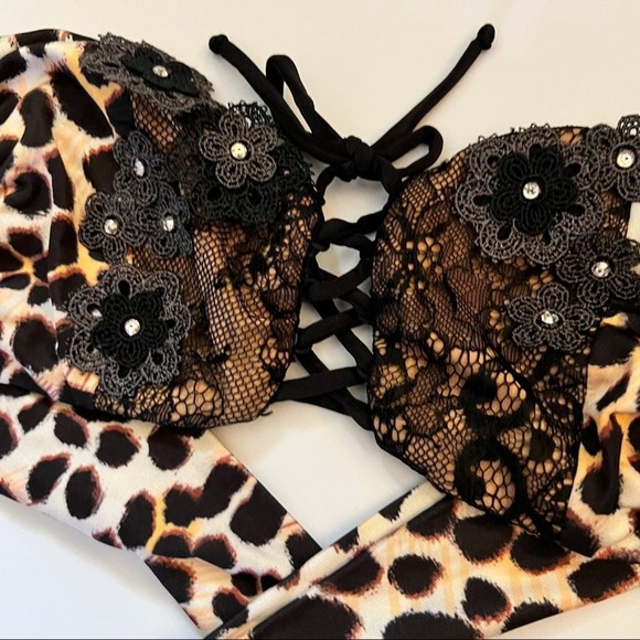 Beach Bunny Born to be Wild Leopard Bandeau Bikini Top‎ - Picture 3 of 9